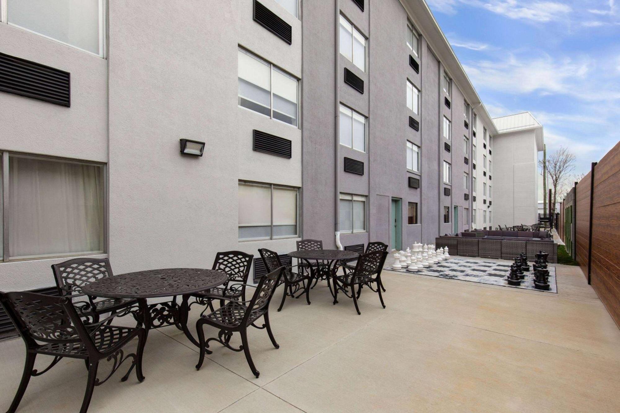Wyndham Garden Louisville East 외부 사진