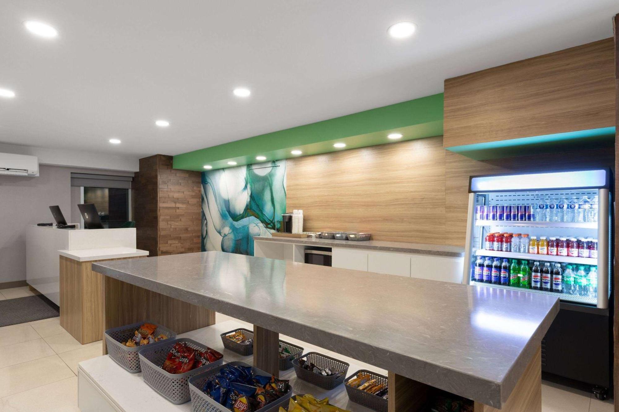 Wyndham Garden Louisville East 외부 사진